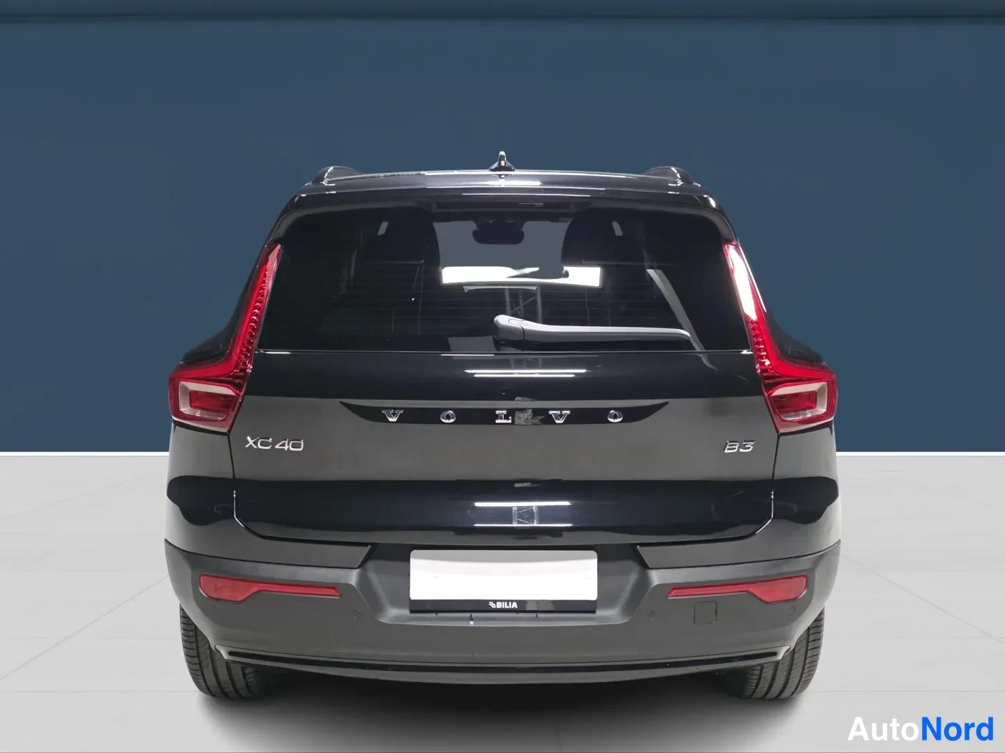 Black Volvo XC40 2026, rear, photo 6