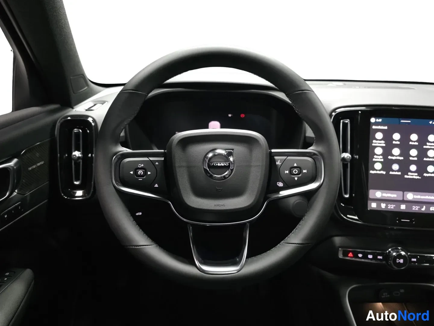 Musta Volvo EX40 2027, kuva 12
