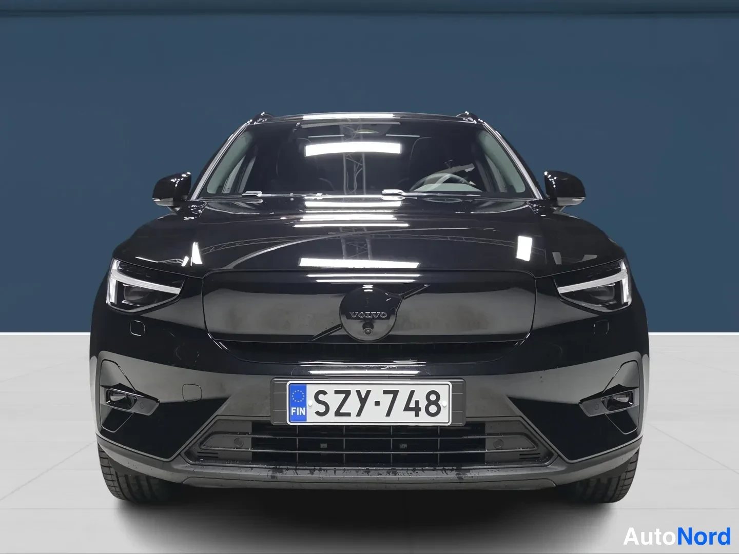 Musta Volvo EX40 2027, kuva 3
