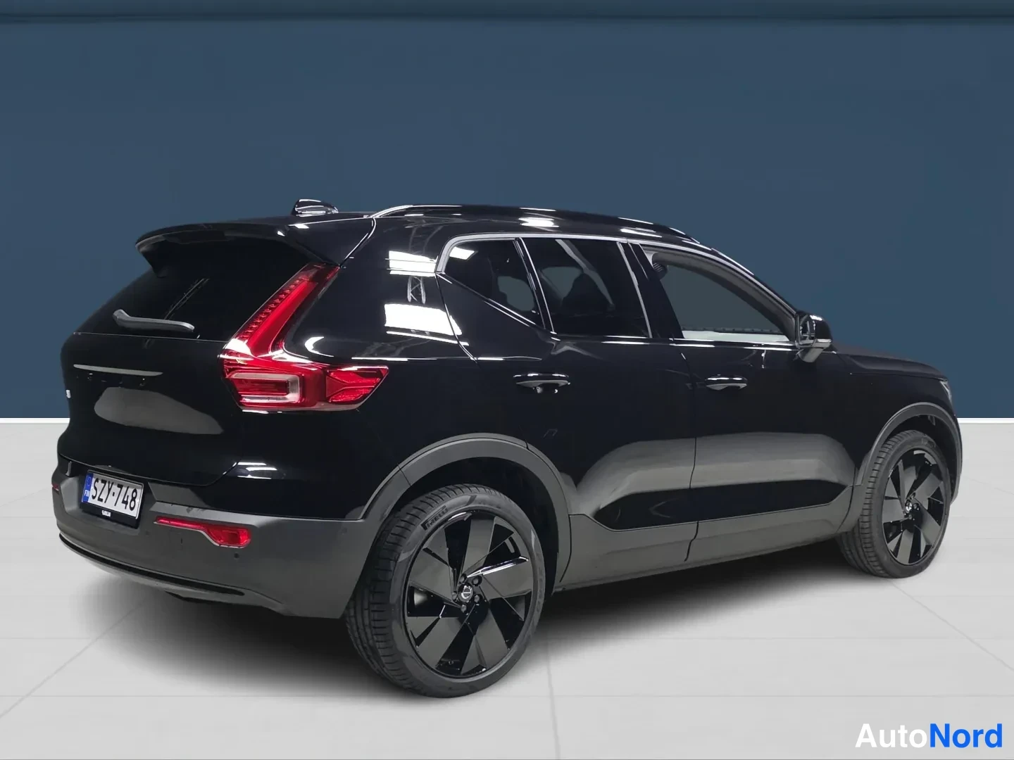 Musta Volvo EX40 2027, kuva 4