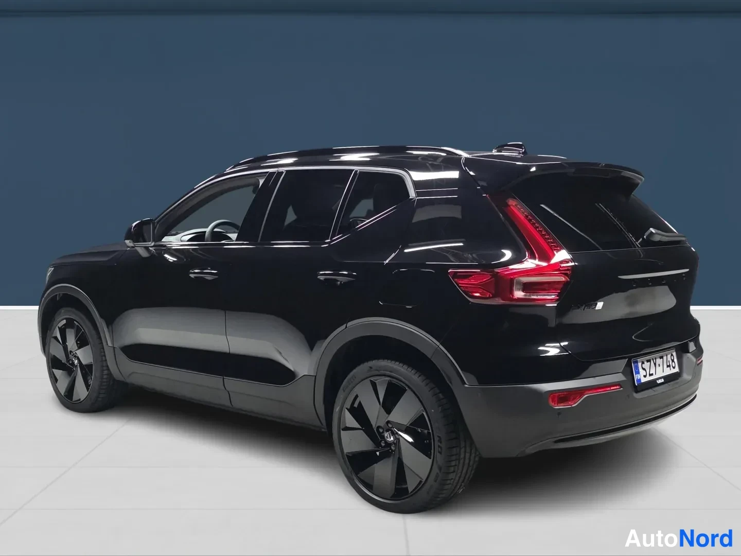 Musta Volvo EX40 2027, kuva 5