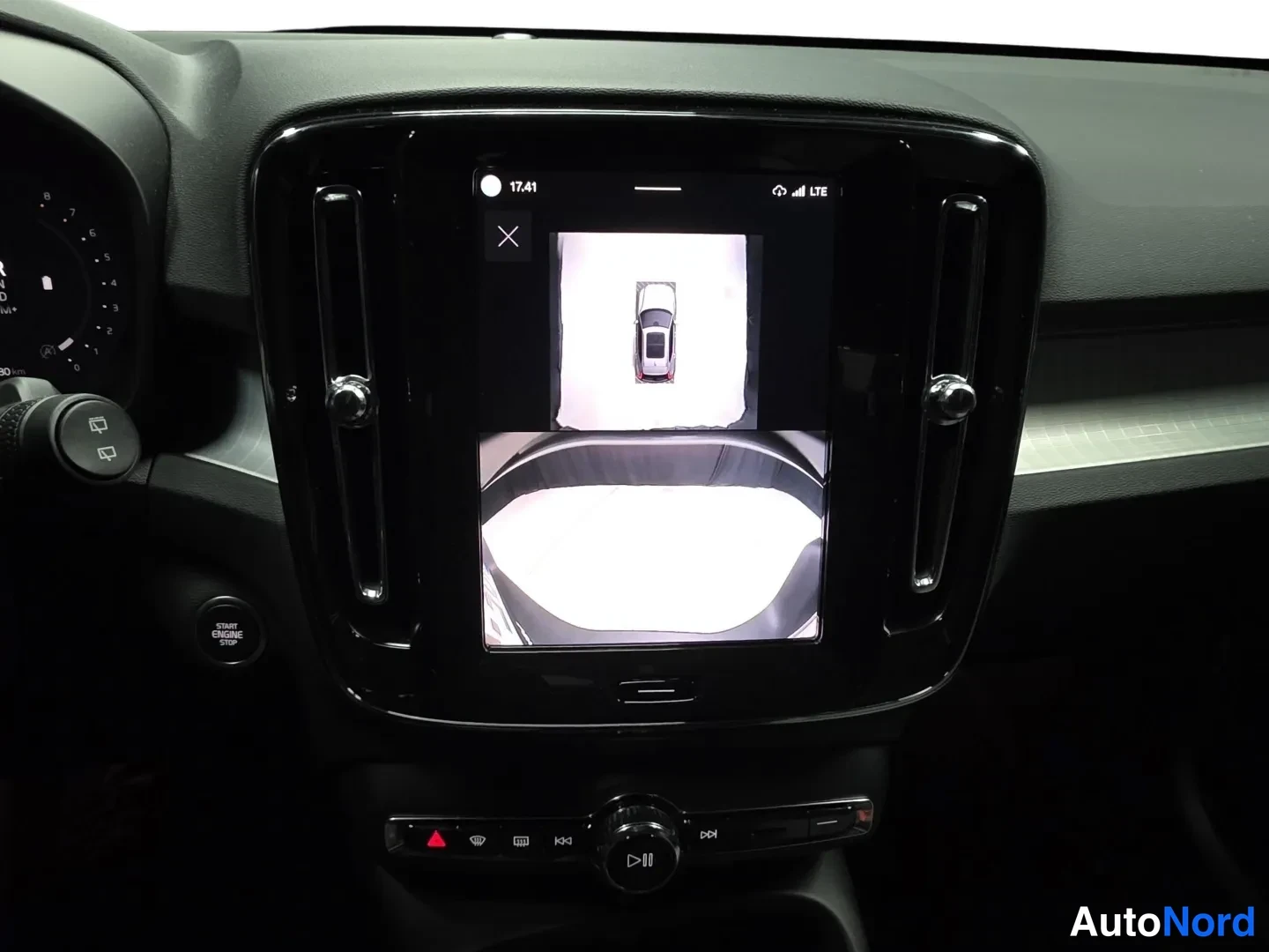 Grey Volvo XC40 2025, photo 12