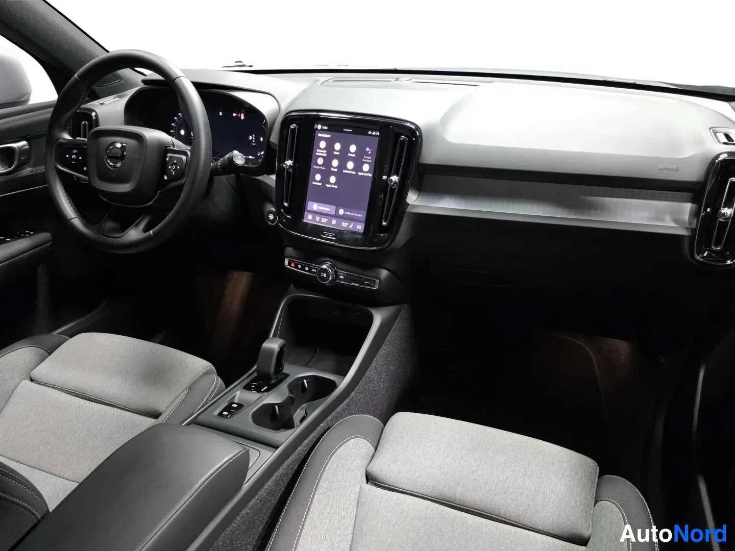 Grey Volvo XC40 2025, photo 15