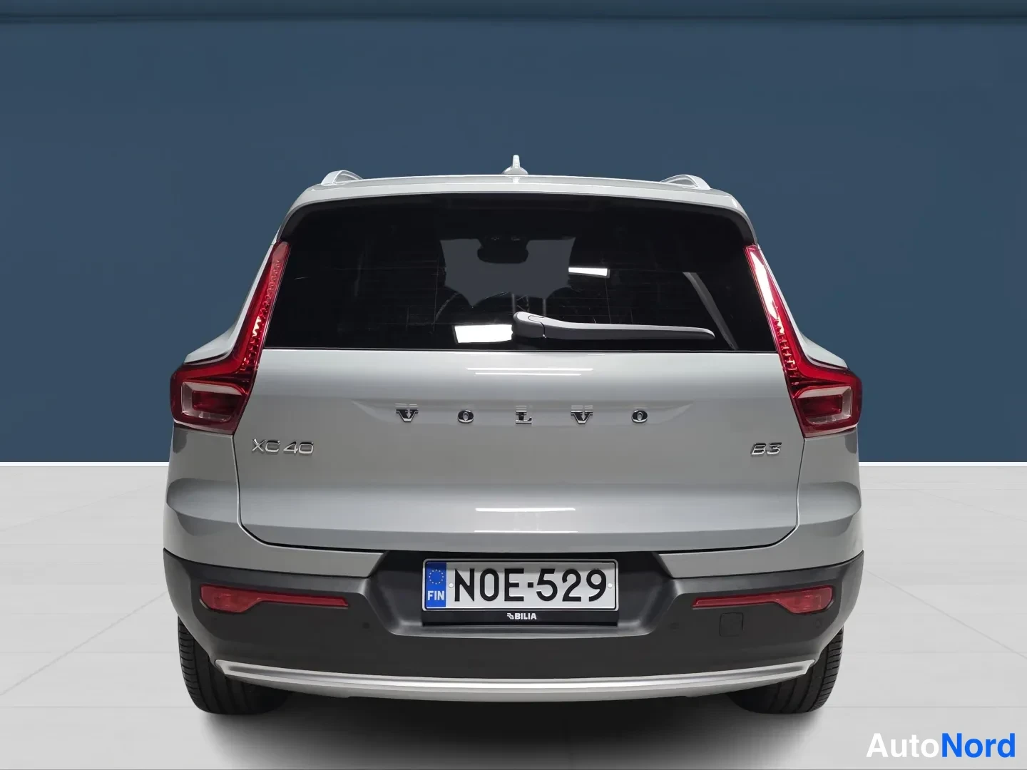 Grey Volvo XC40 2025, rear, photo 6