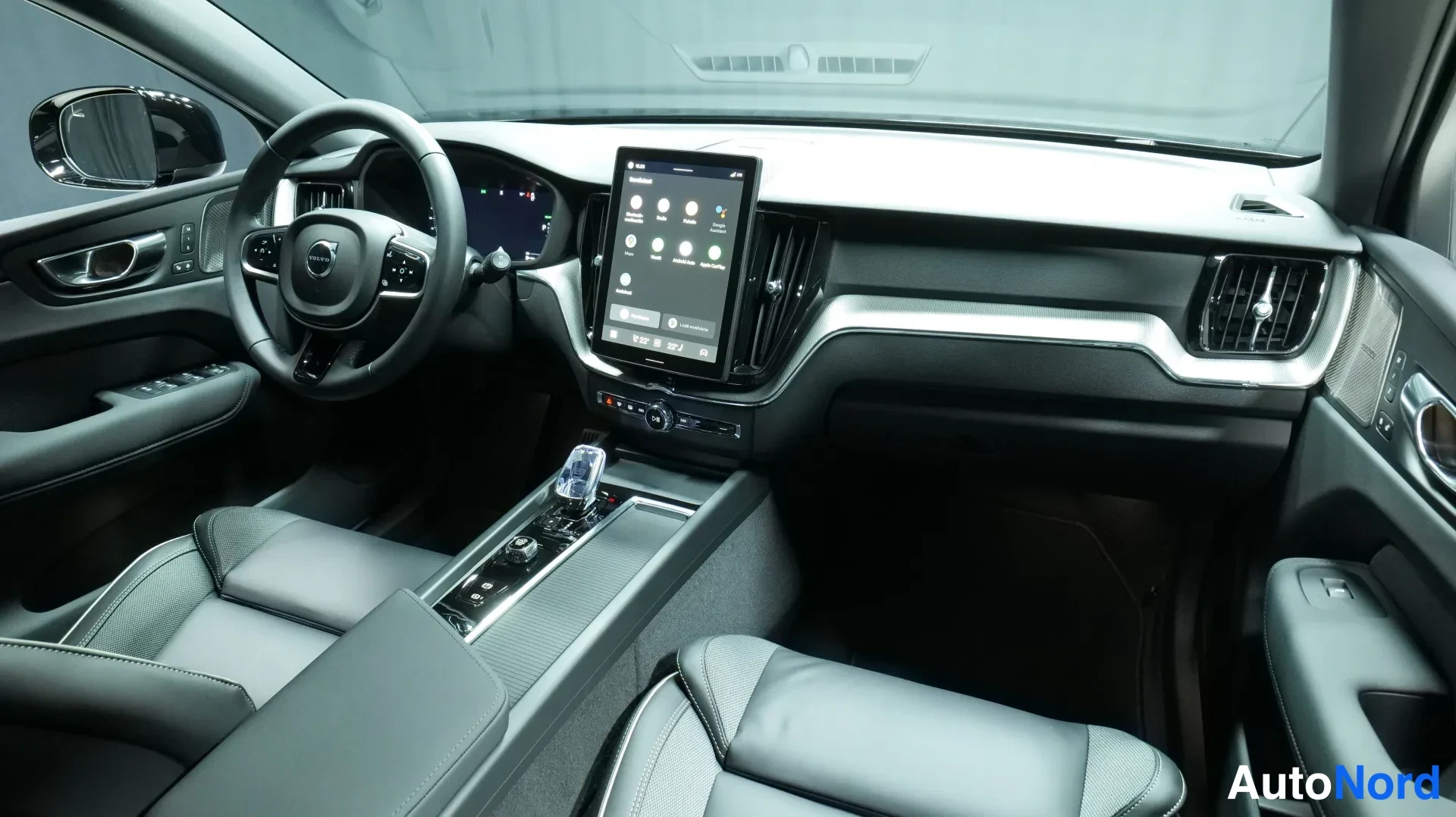 Svart Volvo XC60 2026, bild 8