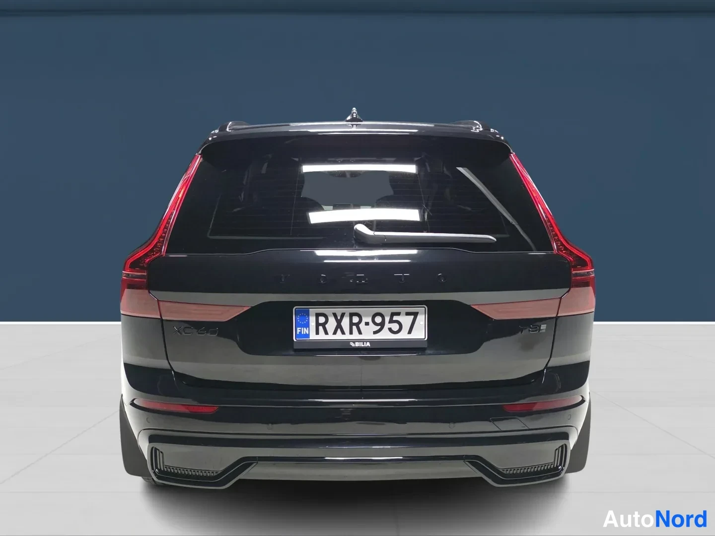 Svart Volvo XC60 2026, bakifrån, bild 6