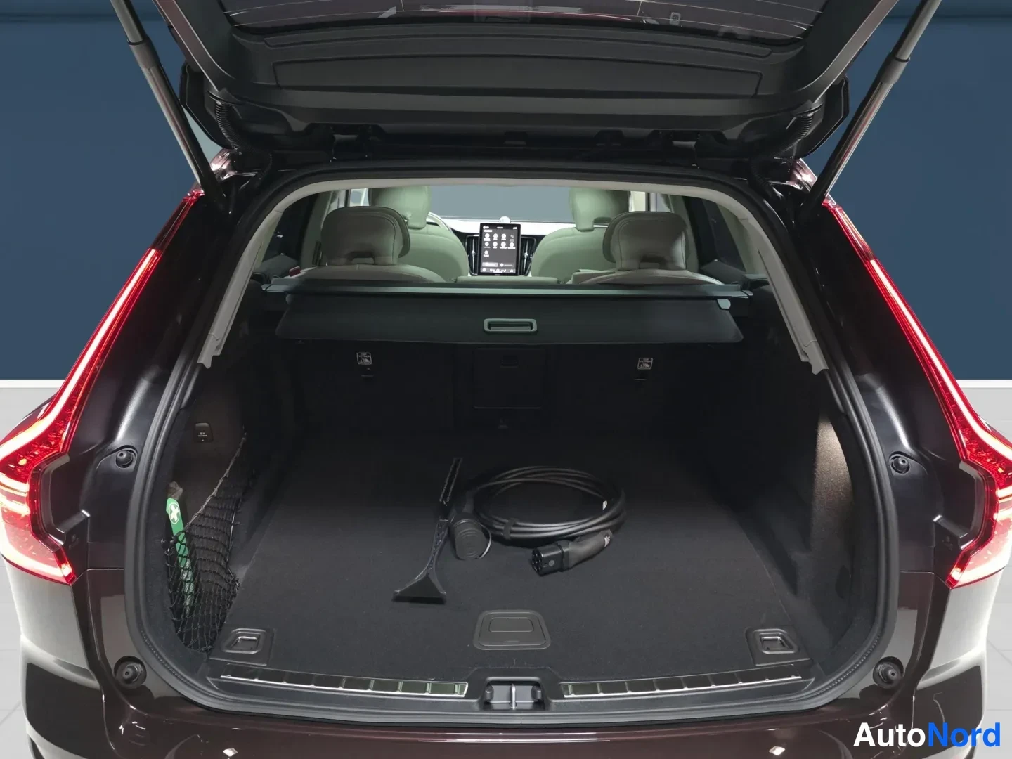 Ruskea Volvo XC60 2027, kuva 9