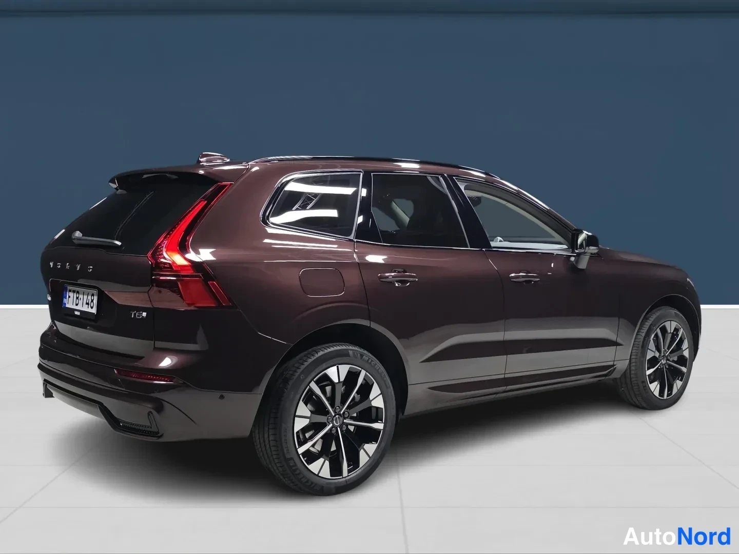 Ruskea Volvo XC60 2027, takaviisto, kuva 4