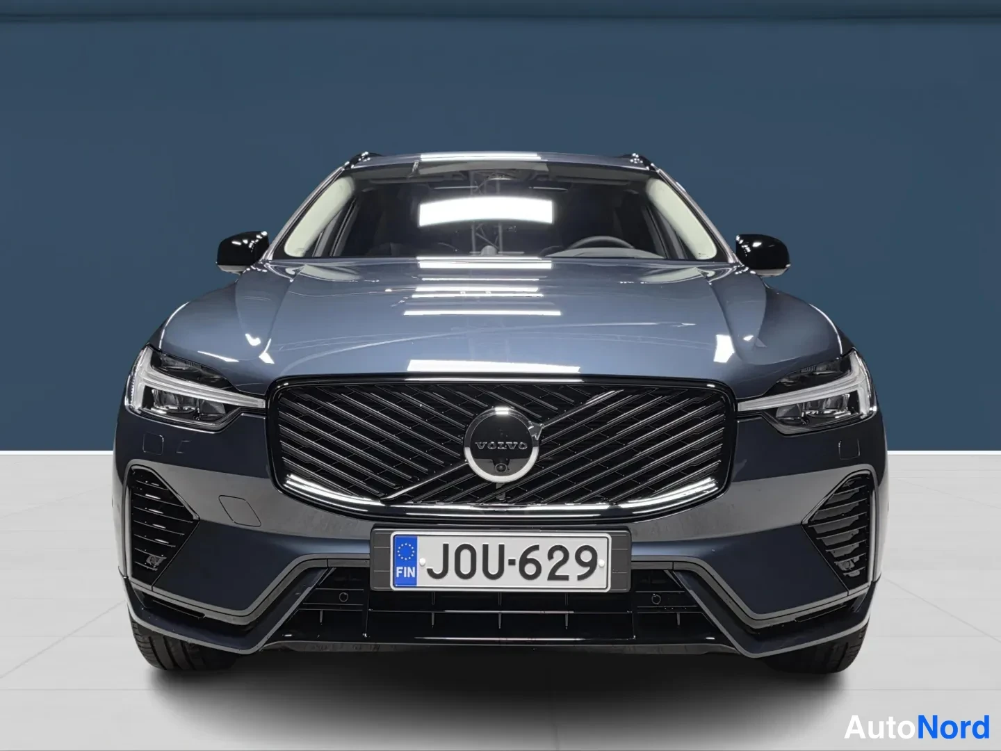 Sininen Volvo XC60 2027, edestä, kuva 4