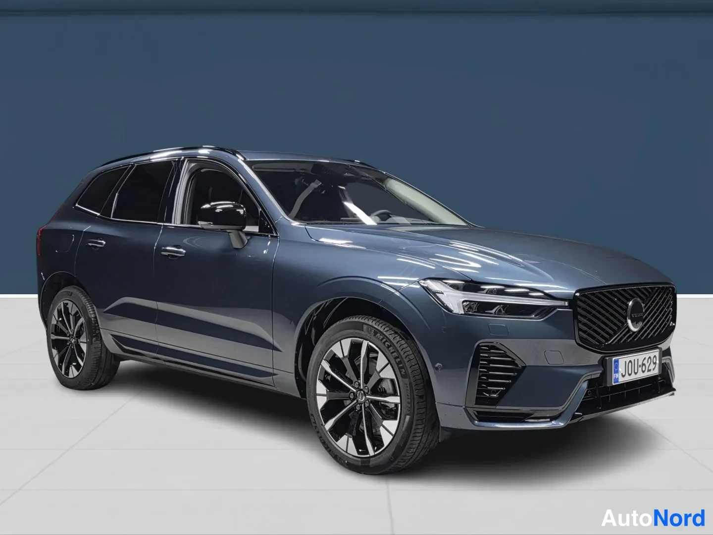 Sininen Volvo XC60 2027, etuviisto, keula oikealle, kuva 3