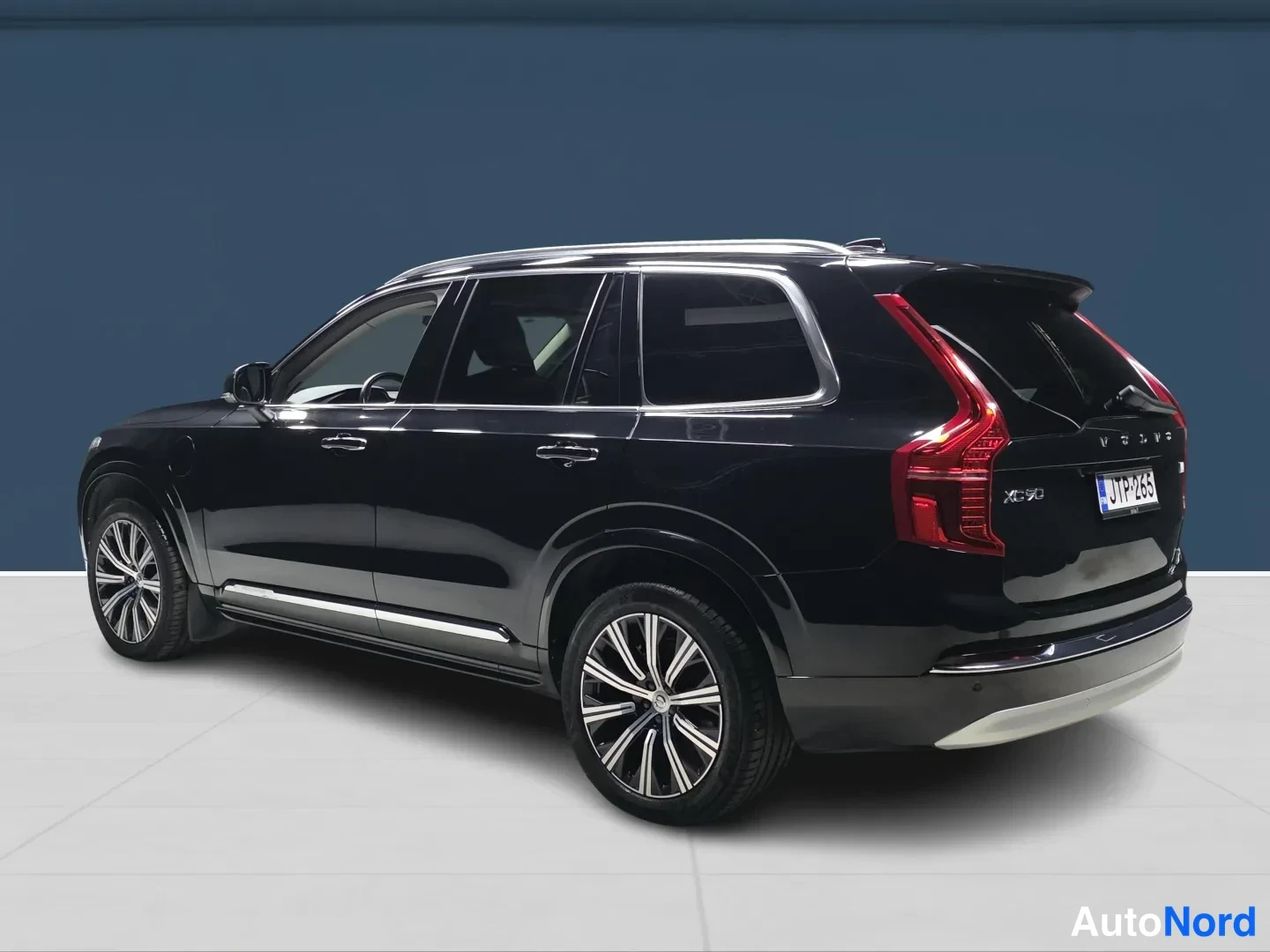 Musta Volvo XC90 2022, takaviisto, kuva 4