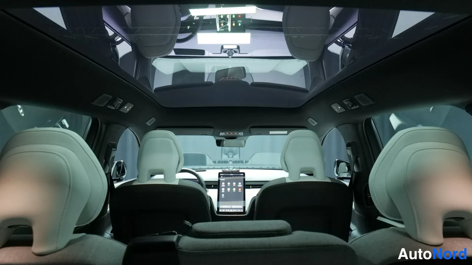 Grå Volvo EX90 2025, bild 17