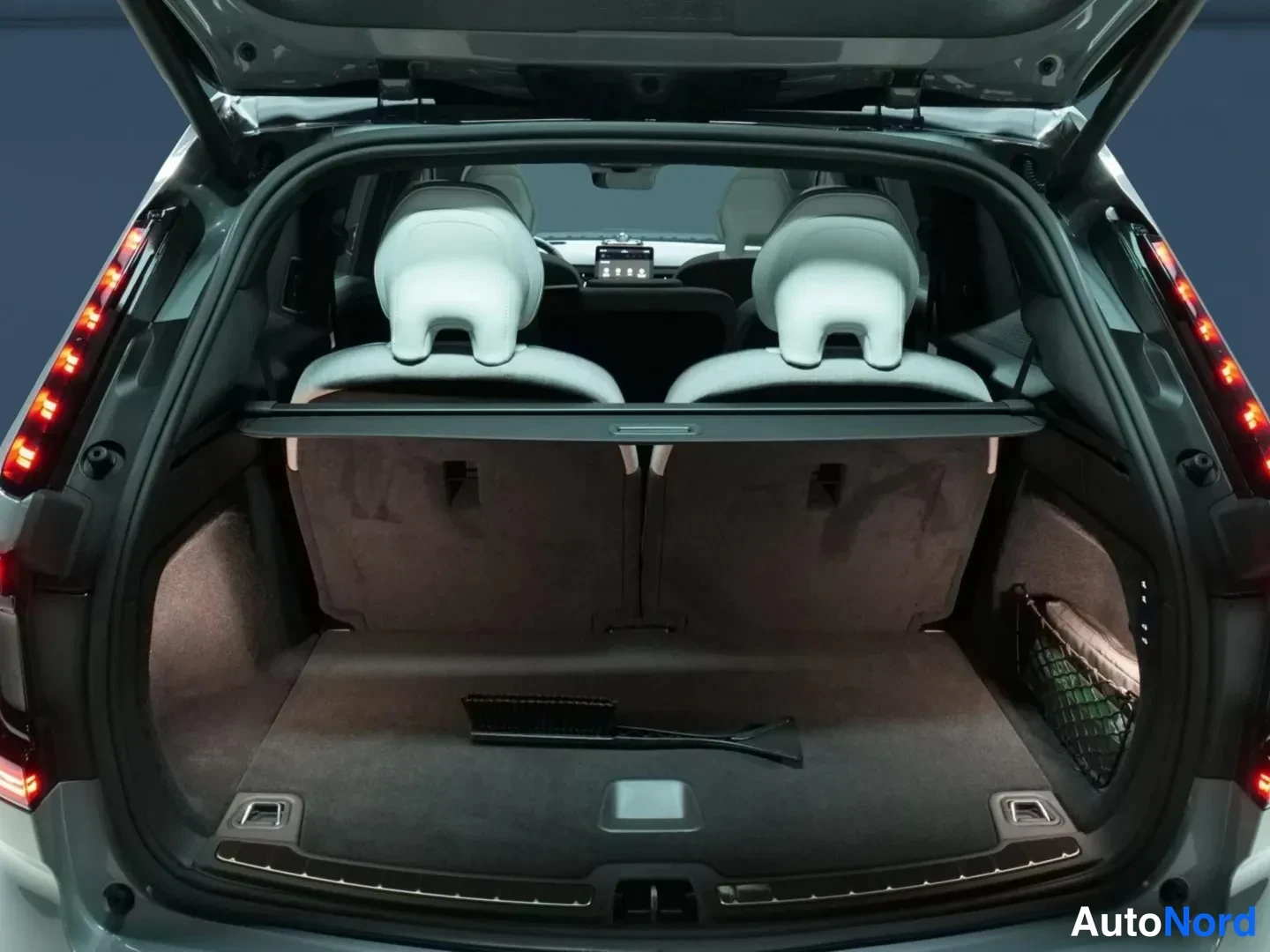 Grå Volvo EX90 2025, bild 11