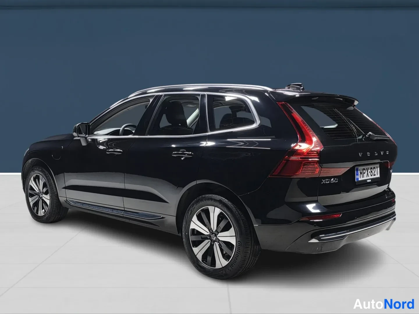 Musta Volvo XC60 2025, takaviisto, kuva 6