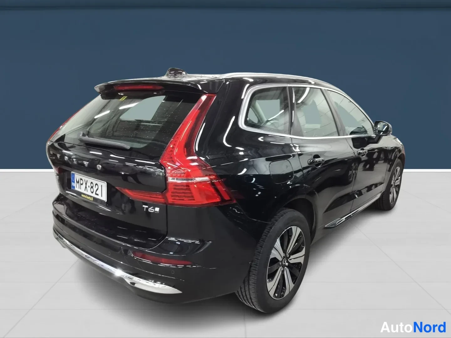 Musta Volvo XC60 2025, takaviisto, kuva 3