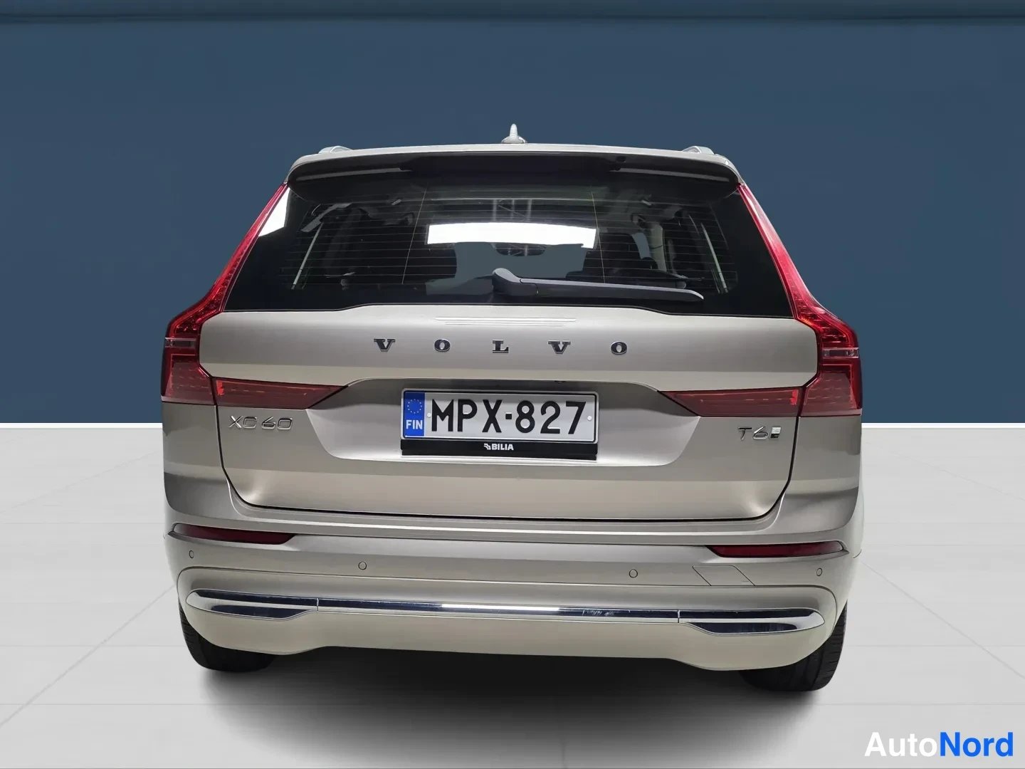 Ruskea Volvo XC60 2025, takaa, kuva 6