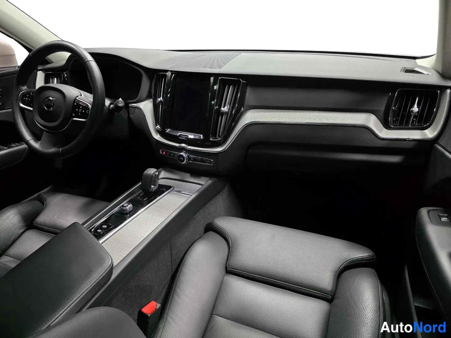Ruskea Volvo XC60 2025, kuva 10