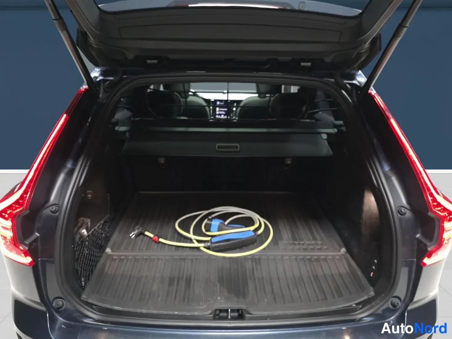 Blue Volvo XC60 2021, rear, photo 7