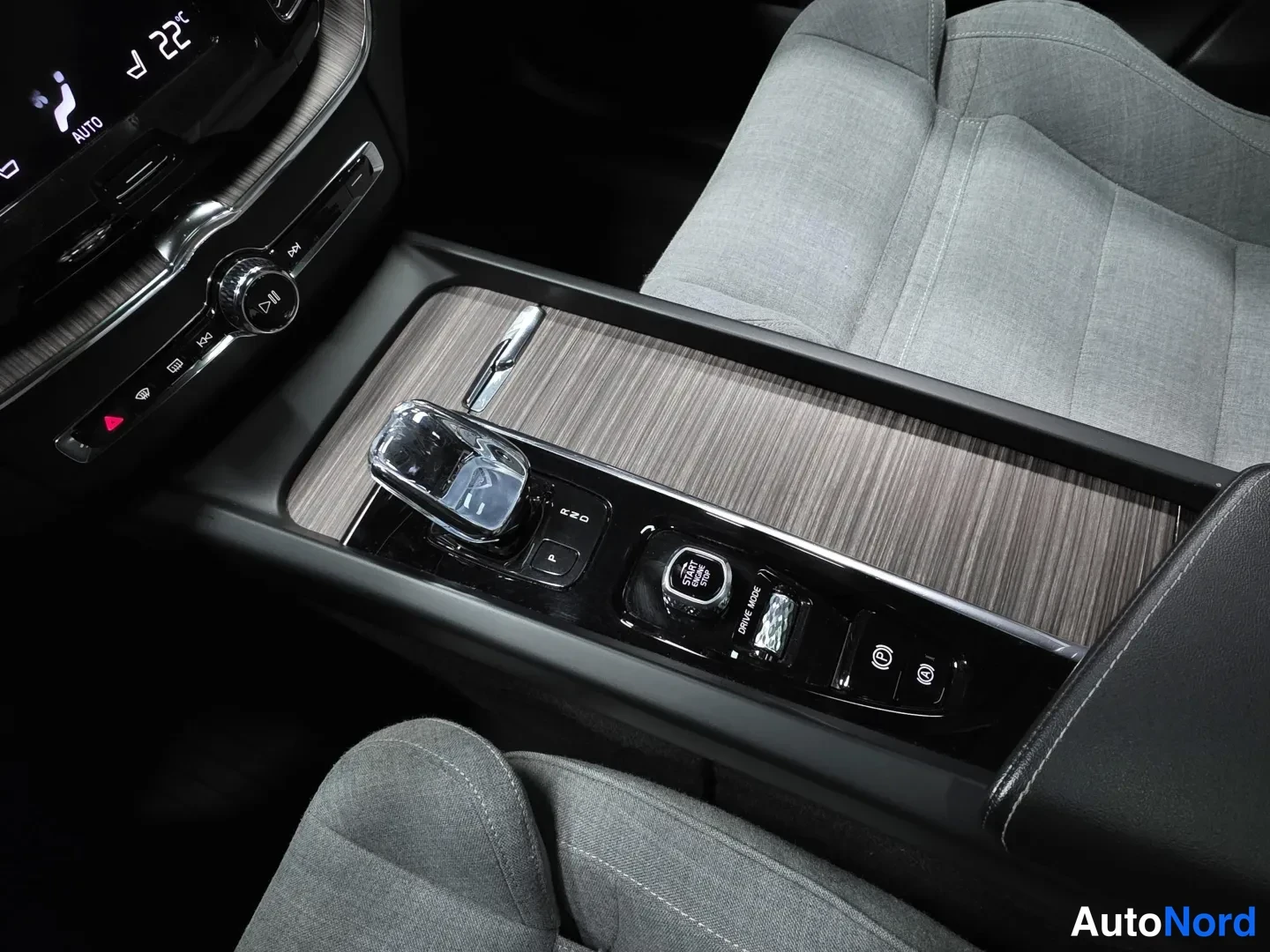 Blue Volvo XC60 2021, photo 15
