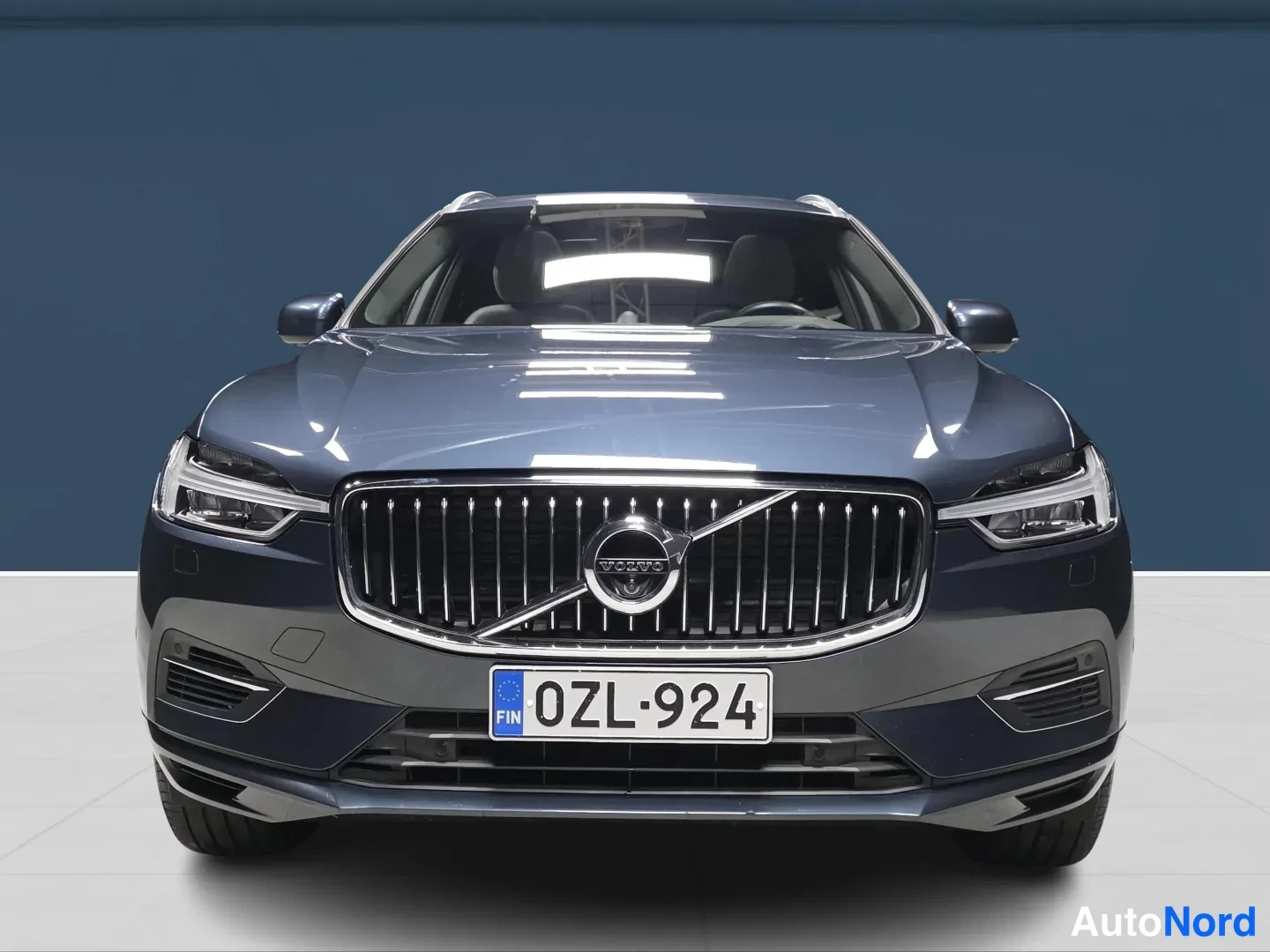 Blue Volvo XC60 2021, front, photo 4