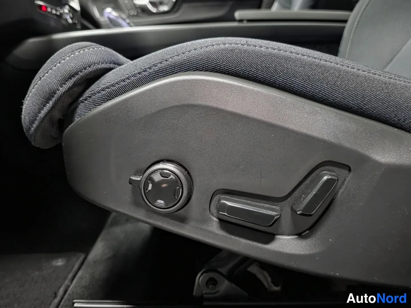 Harmaa Volvo XC60 2026, kuva 17
