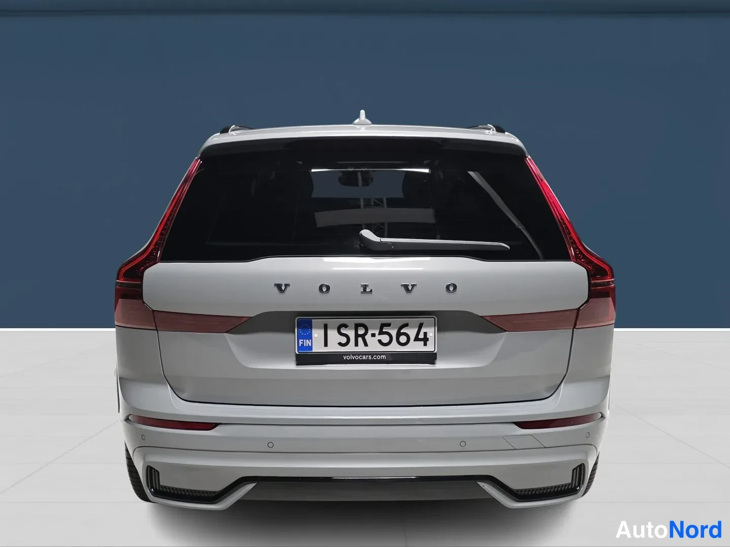 Harmaa Volvo XC60 2026, takaa, kuva 6