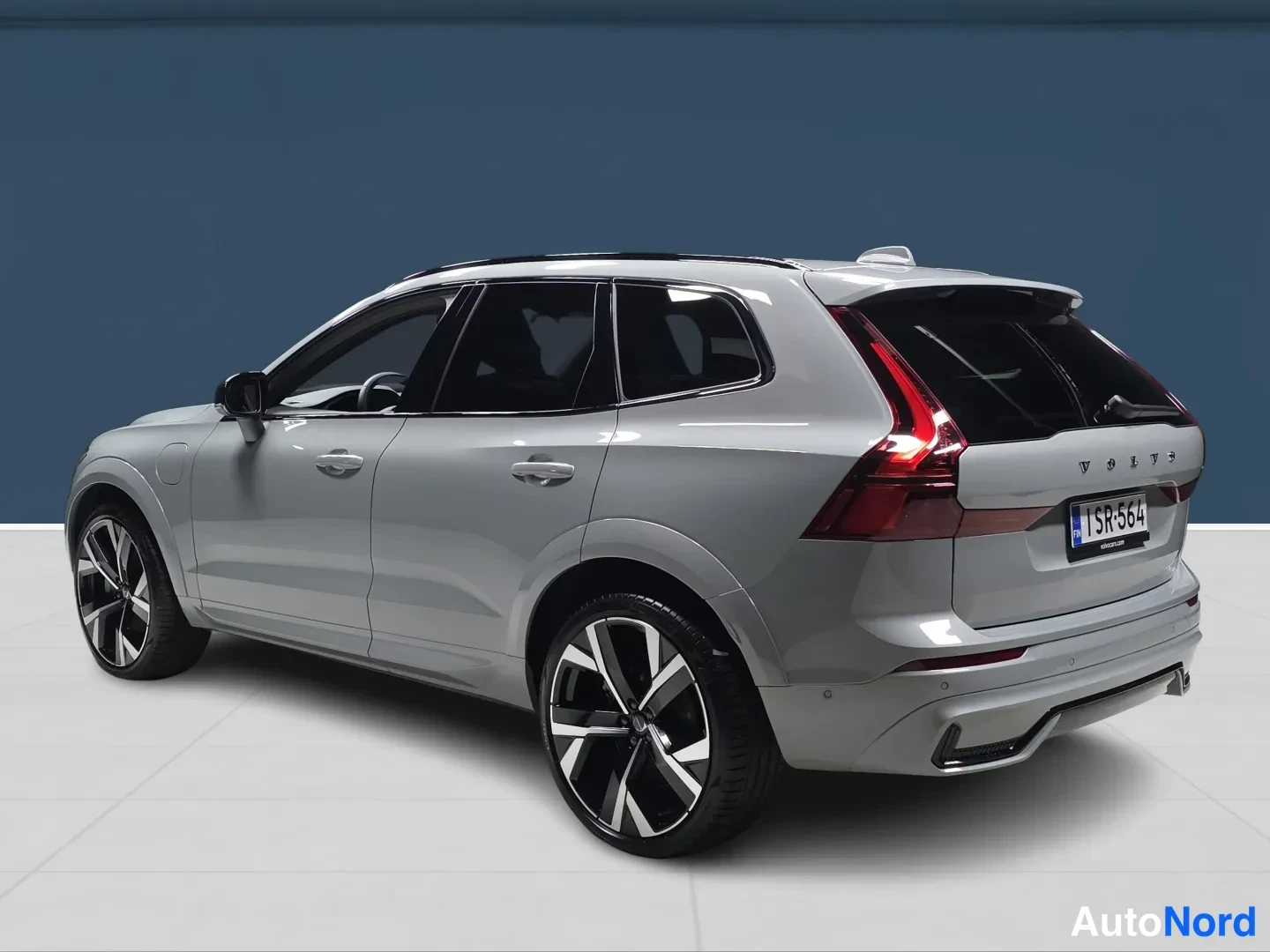 Harmaa Volvo XC60 2026, takaviisto, kuva 5