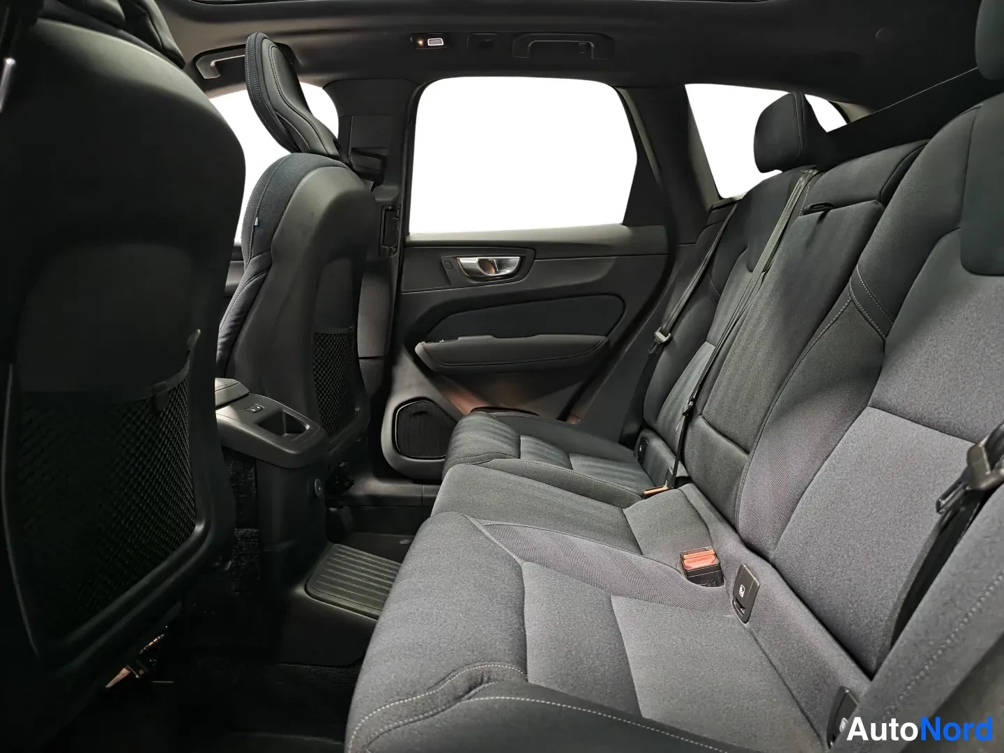 Harmaa Volvo XC60 2026, kuva 11