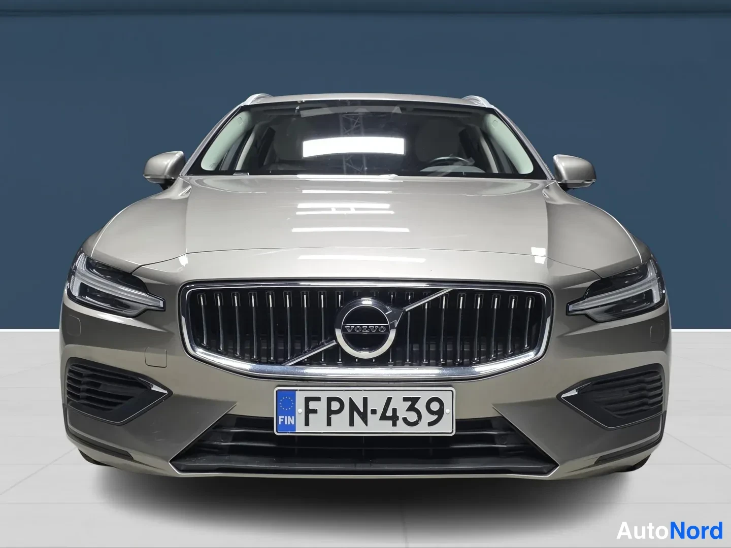 Grey Volvo V60 2021, front, photo 3