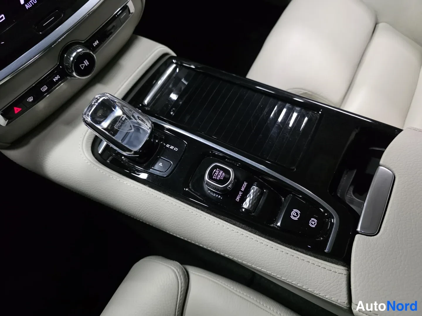 Grey Volvo V60 2021, photo 15