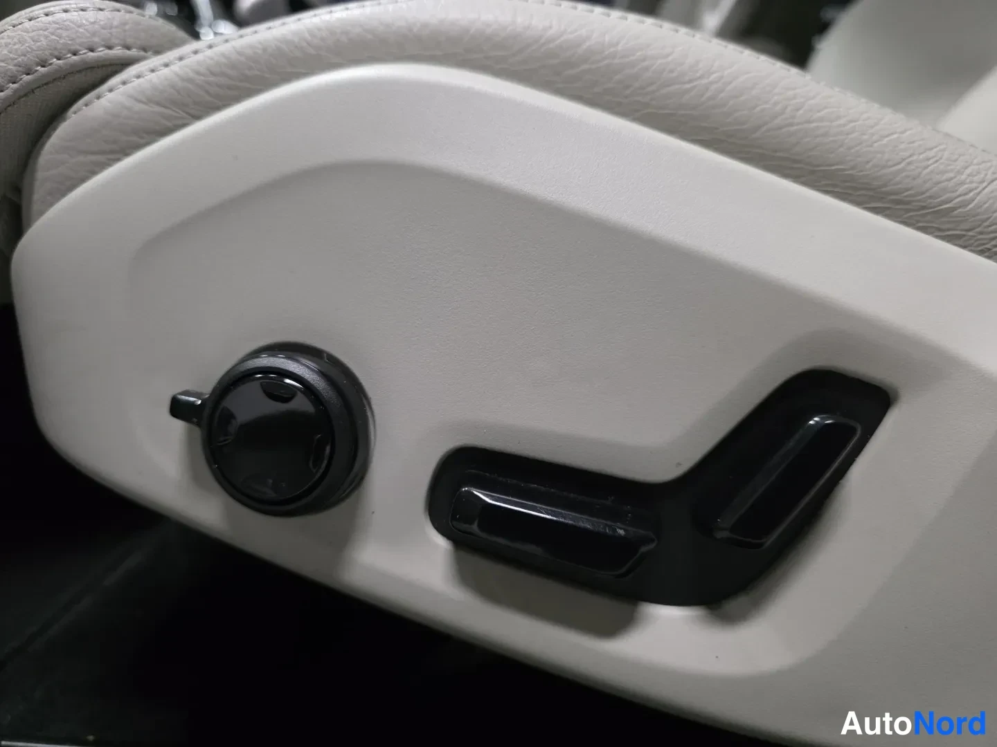 Grey Volvo V60 2021, photo 17