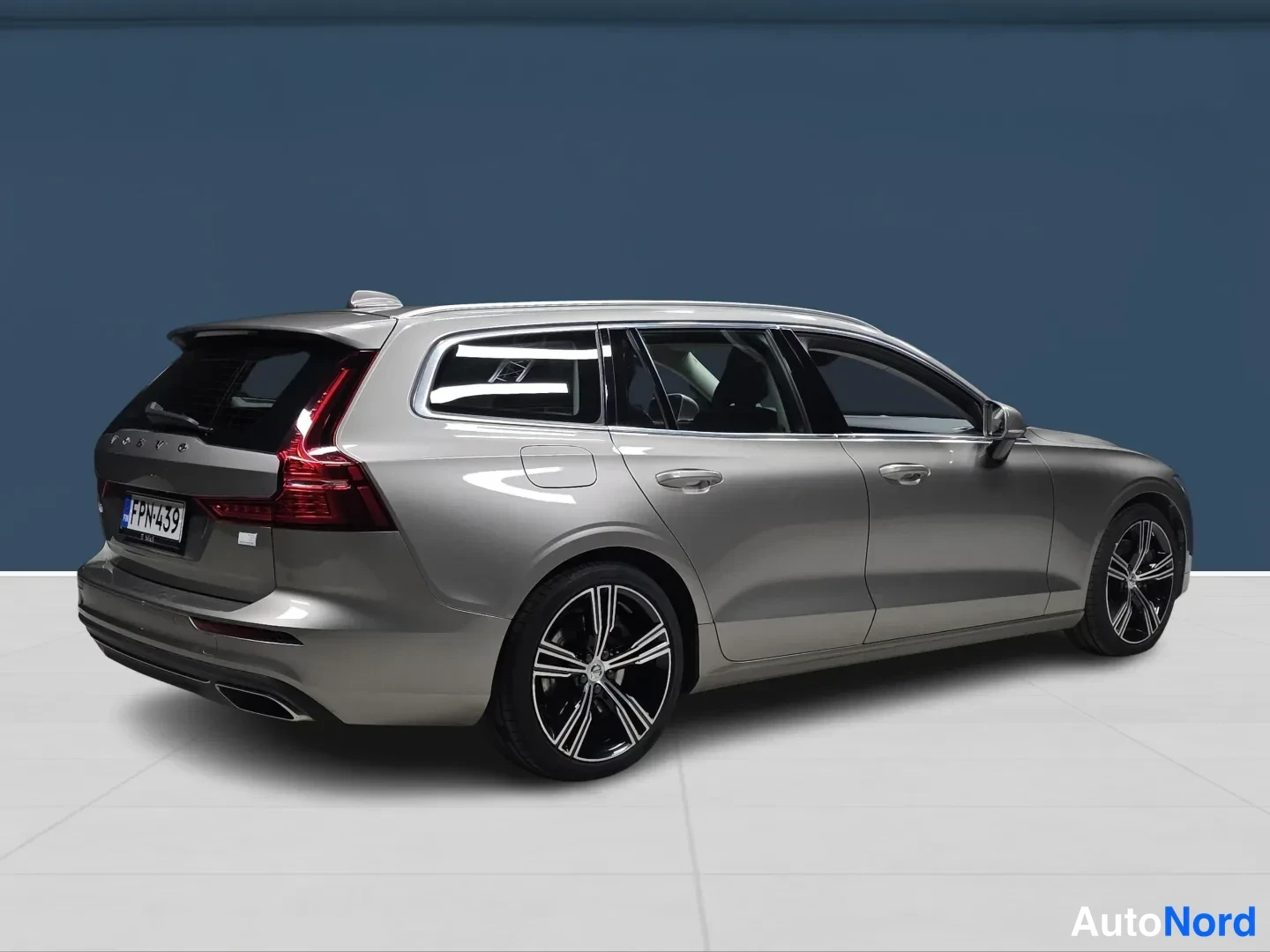 Grey Volvo V60 2021, rear three-quarter, photo 4