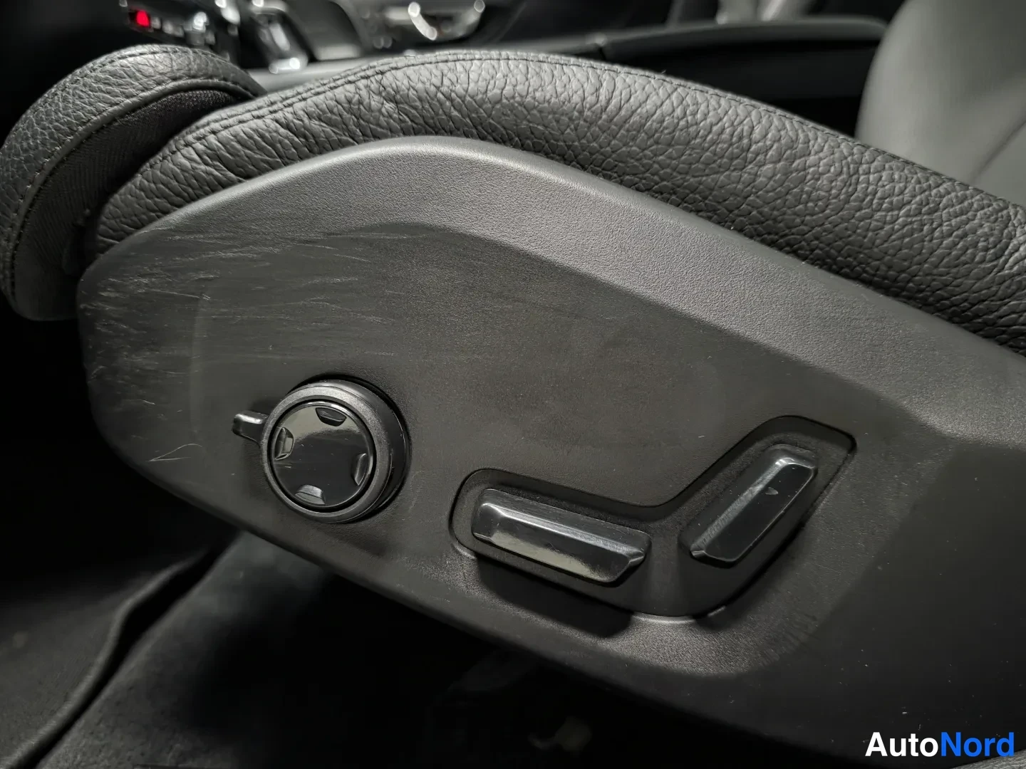 Black Volvo V60 2025, photo 16