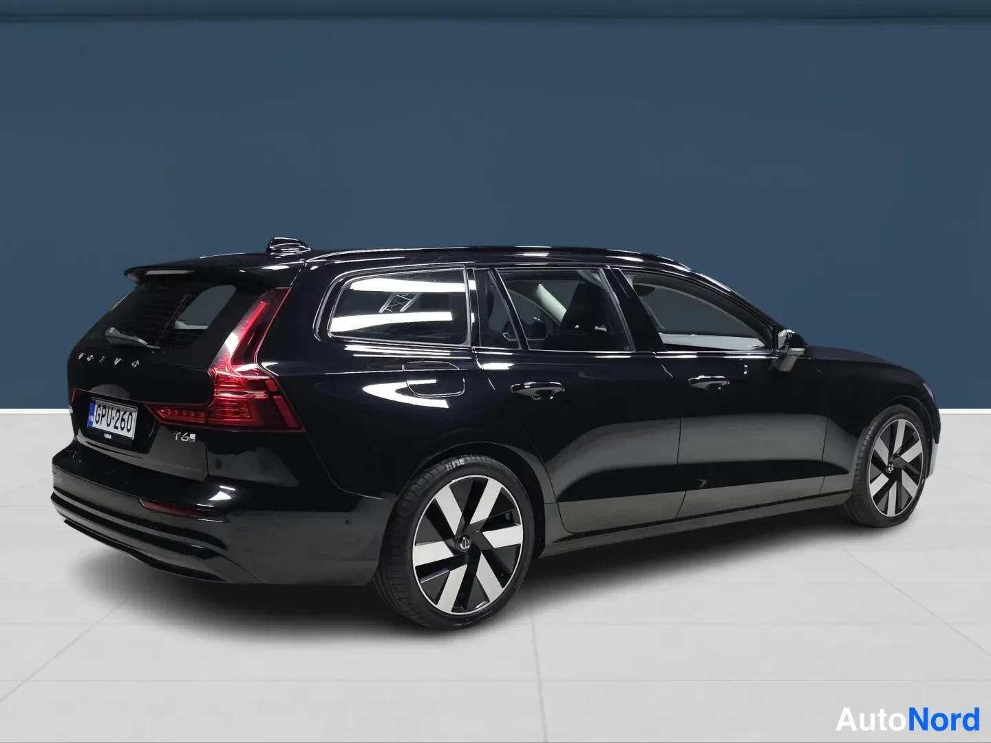 Black Volvo V60 2025, rear three-quarter, photo 4