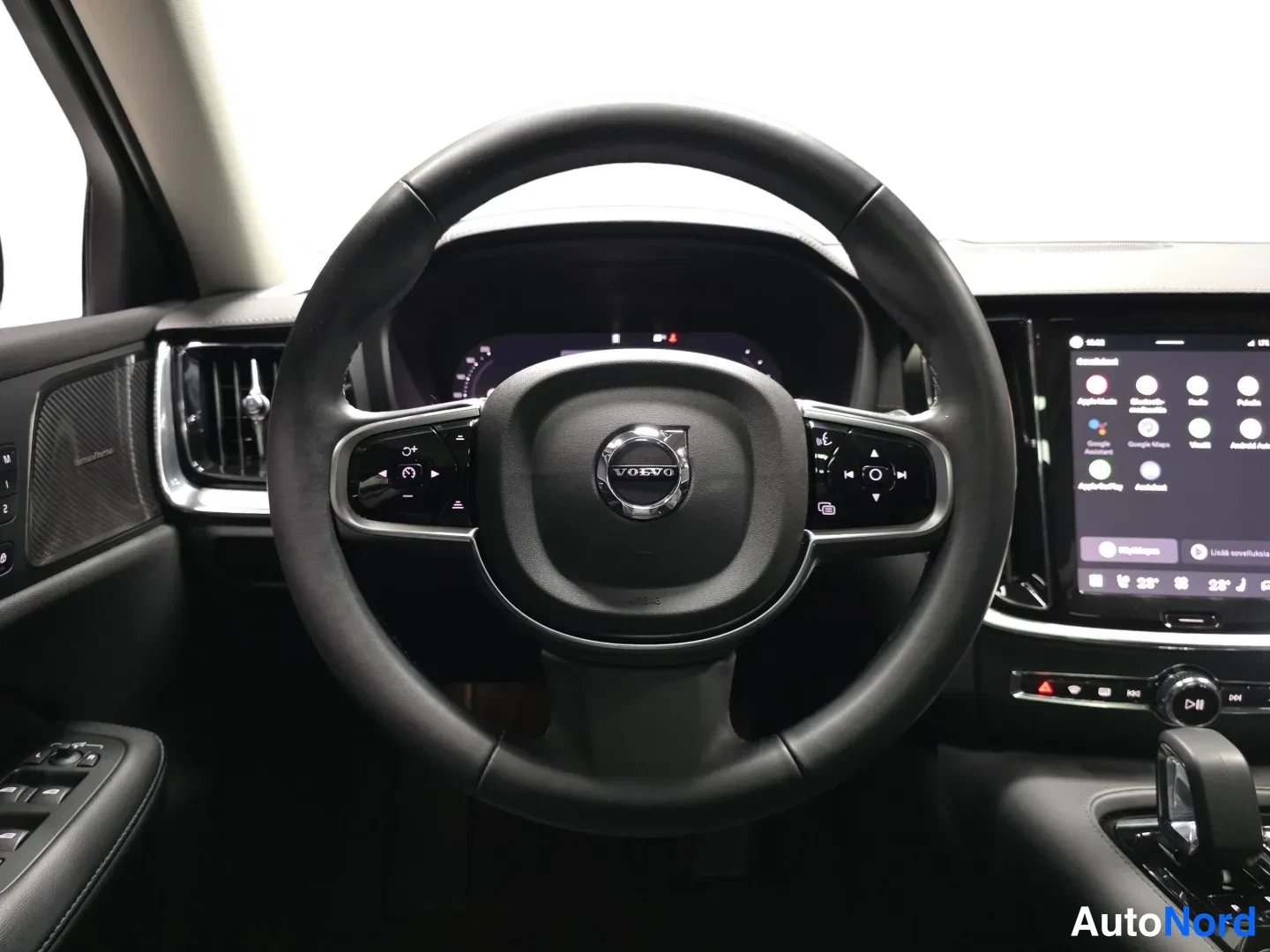 Black Volvo V60 2025, photo 11