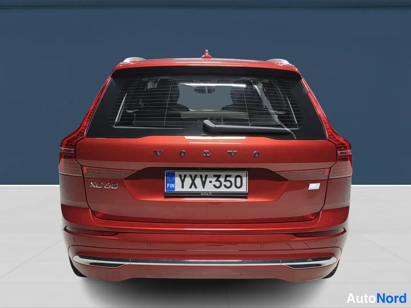 Punainen Volvo XC60 2024, takaa, kuva 6