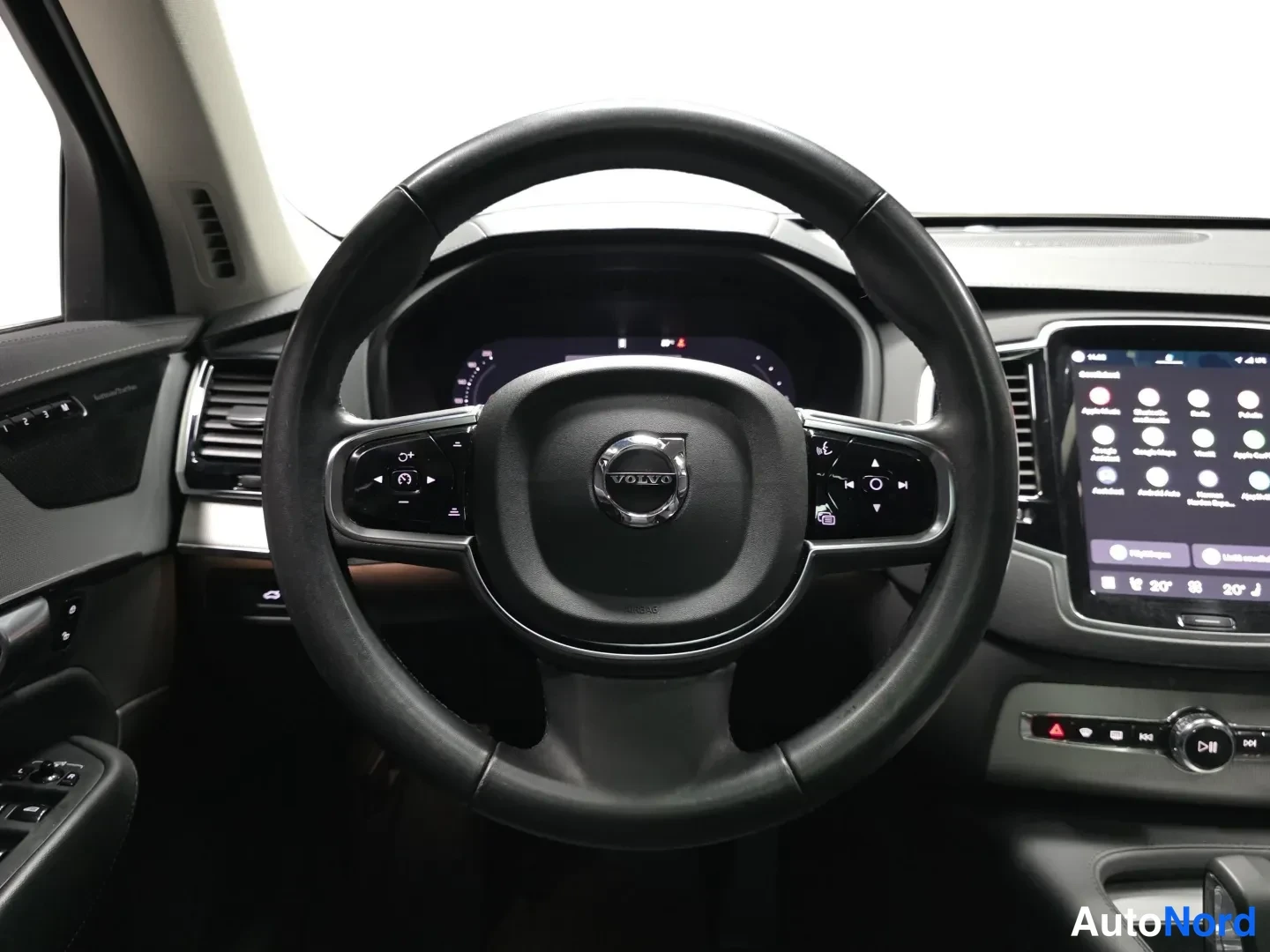 Ruskea Volvo XC90 2024, kuva 11