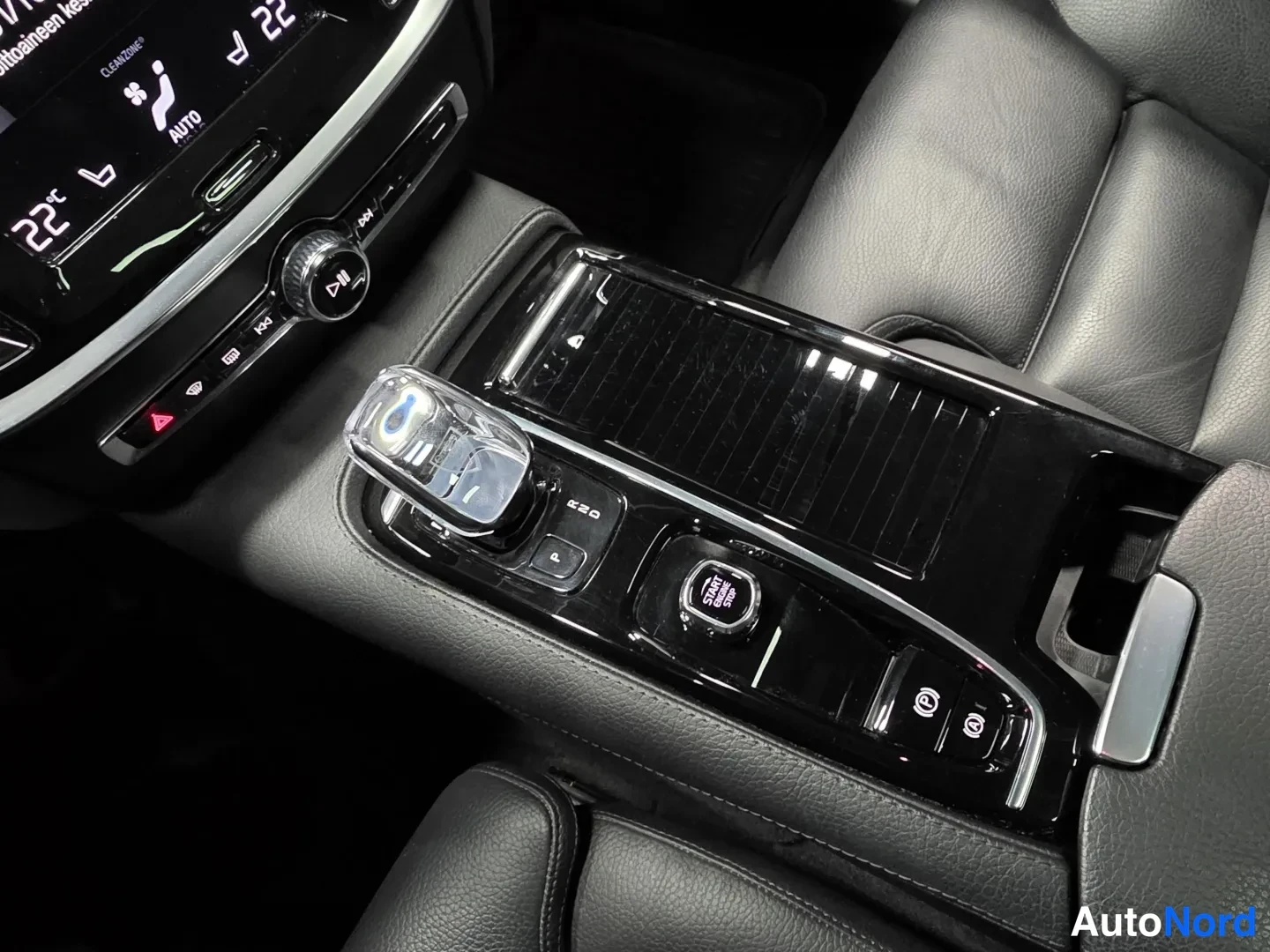 Black Volvo V60 2022, photo 15