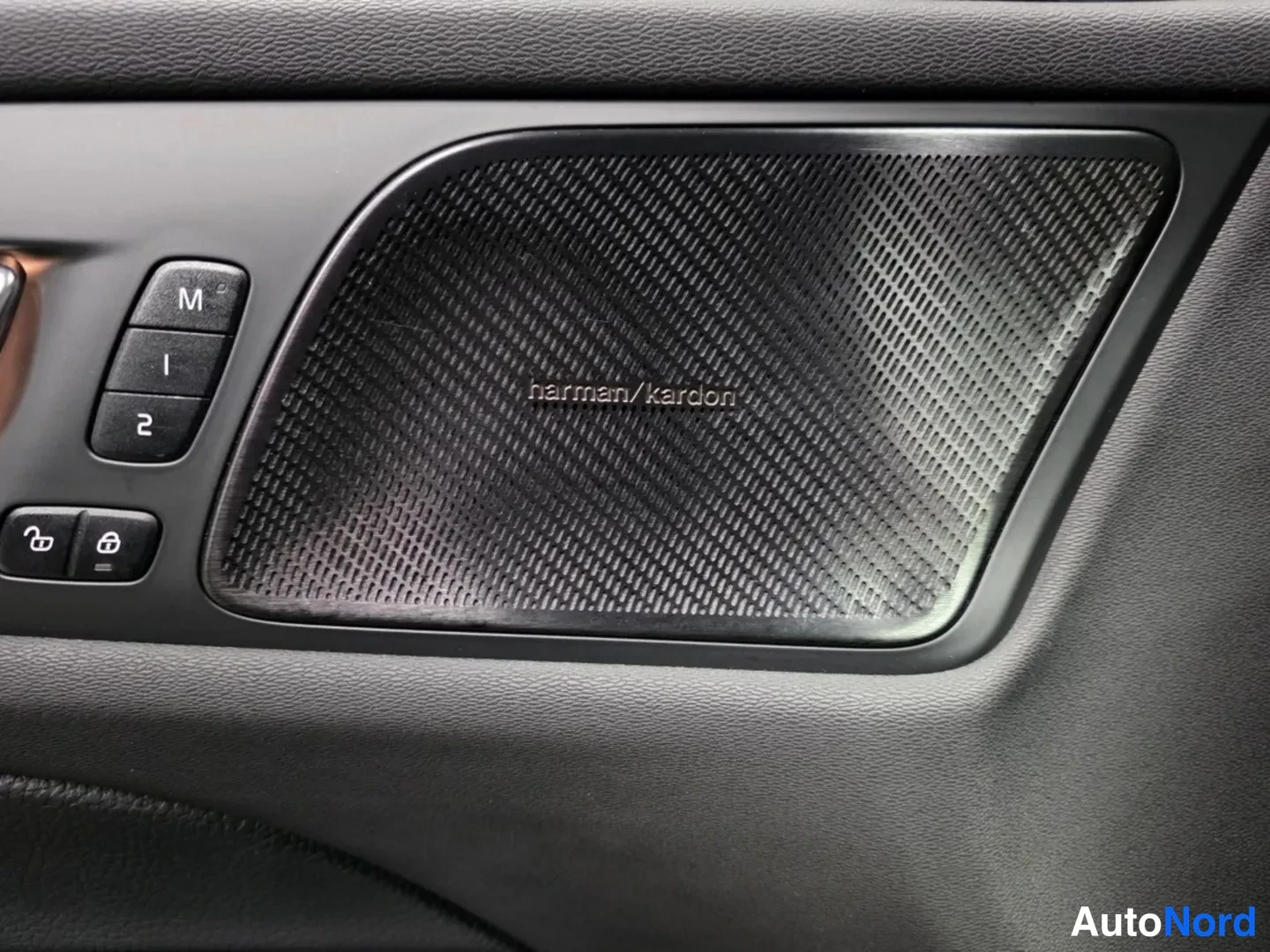Black Volvo V60 2022, photo 16