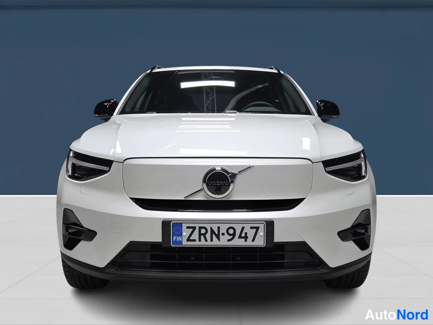 Valkoinen Volvo EX40 2026, kuva 3
