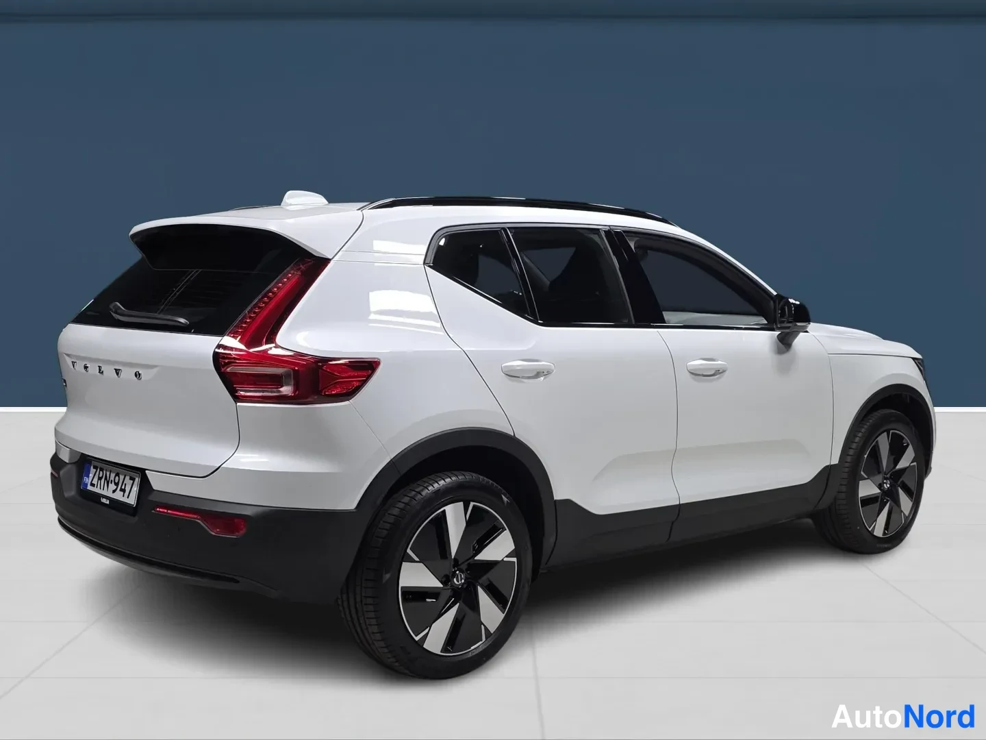 Valkoinen Volvo EX40 2026, kuva 4