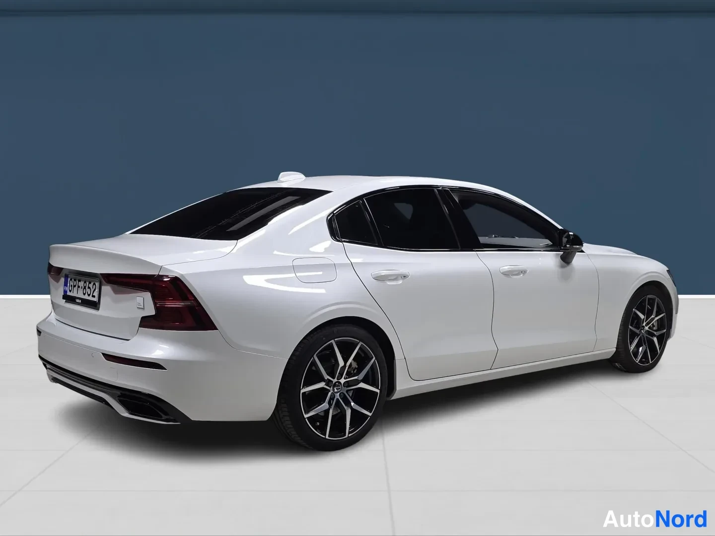 White Volvo S60 2022, photo 4