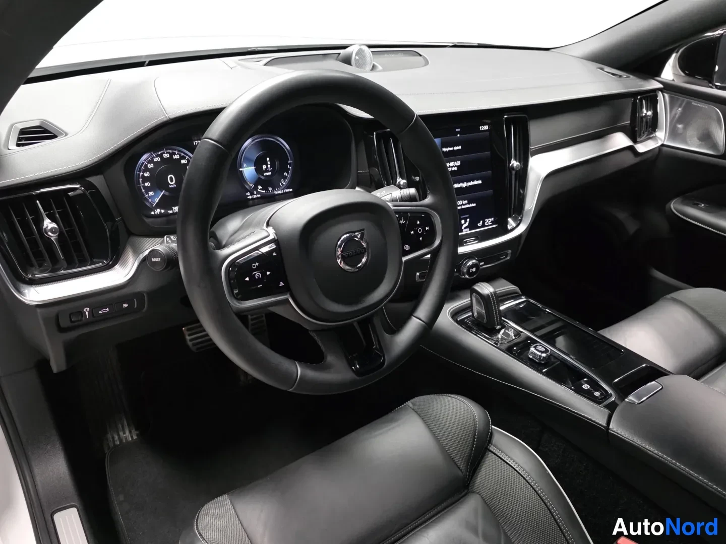 White Volvo S60 2022, photo 8