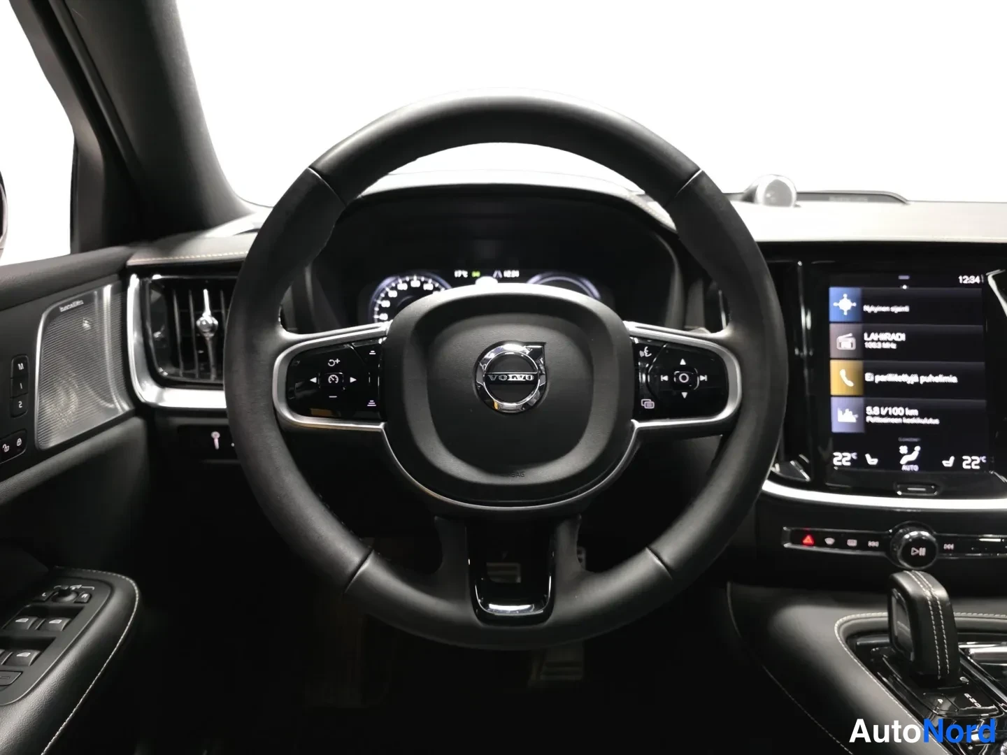 White Volvo S60 2022, photo 10