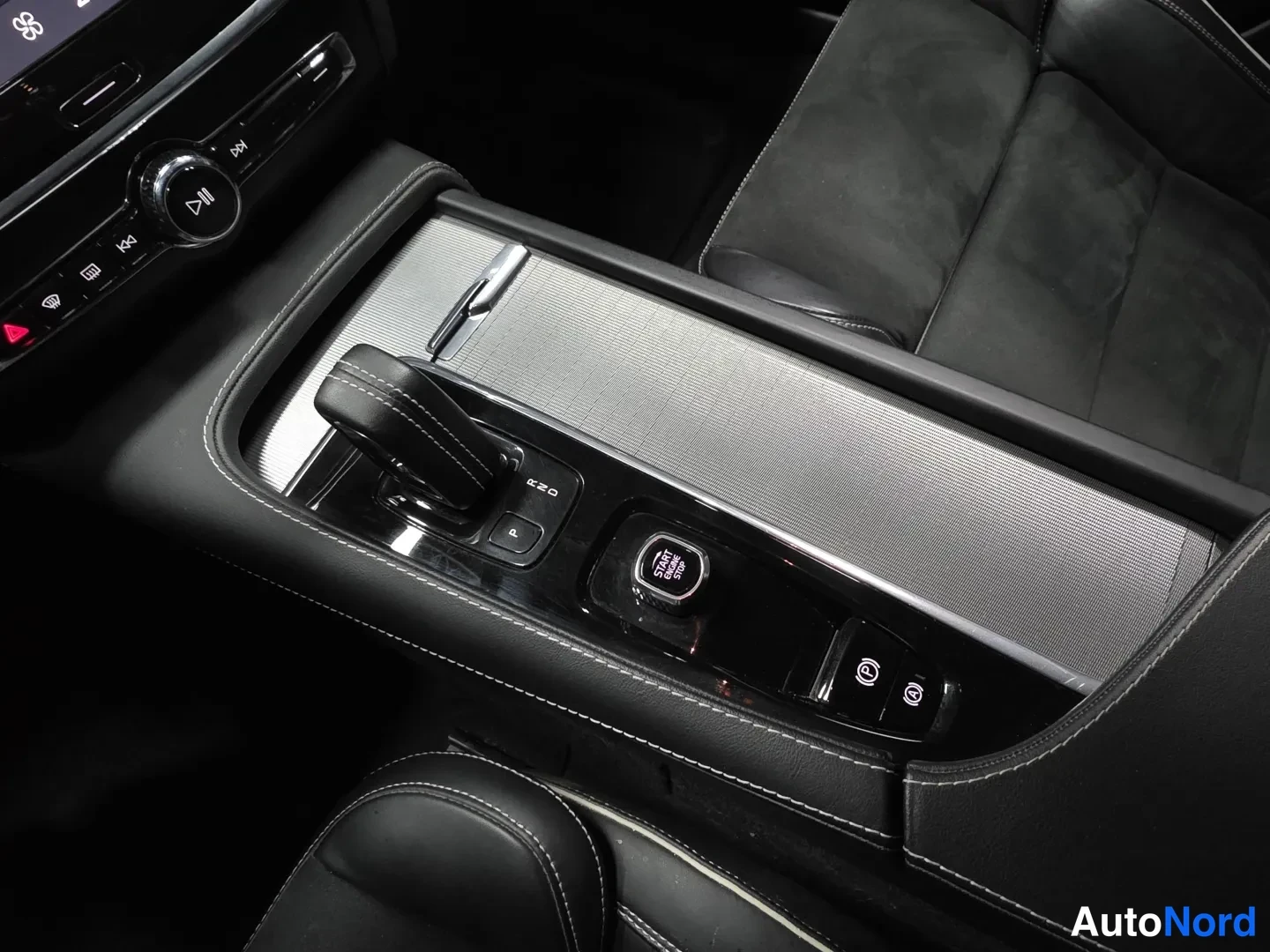 White Volvo V90 2022, cockpit, photo 9