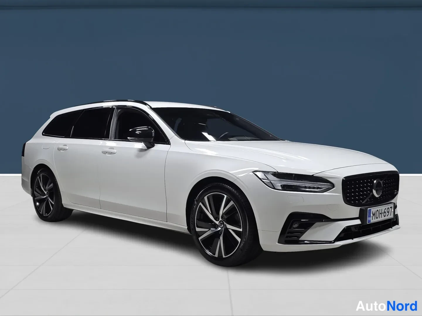 White Volvo V90 2022, front three-quarter, nose to the right, photo 2