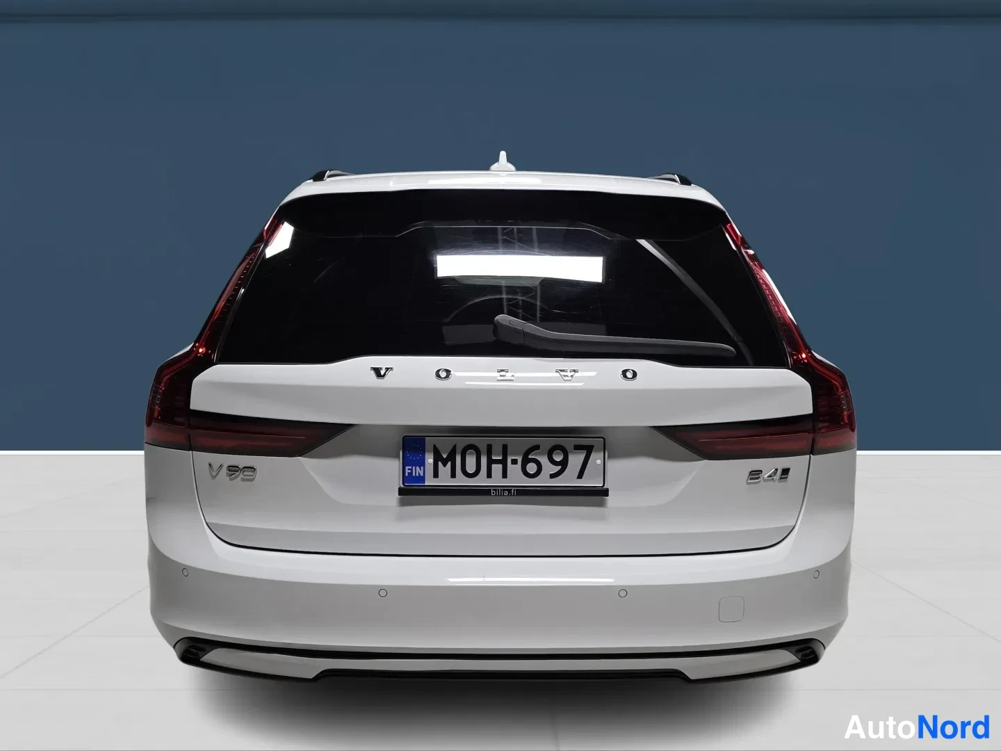 White Volvo V90 2022, rear, photo 6