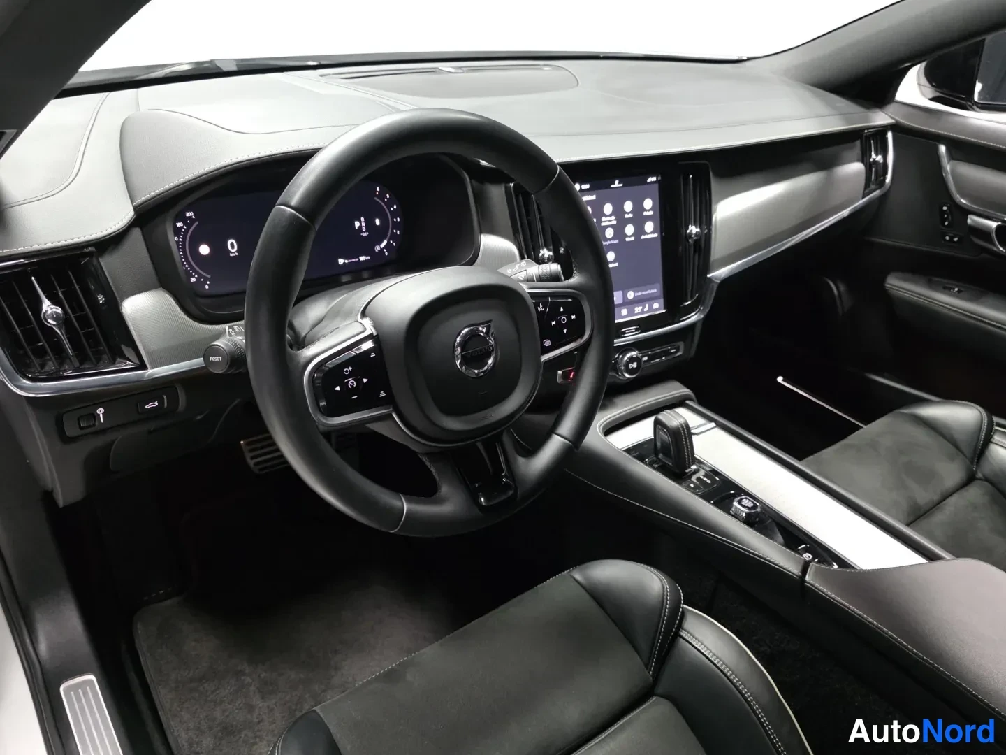 White Volvo V90 2022, photo 13