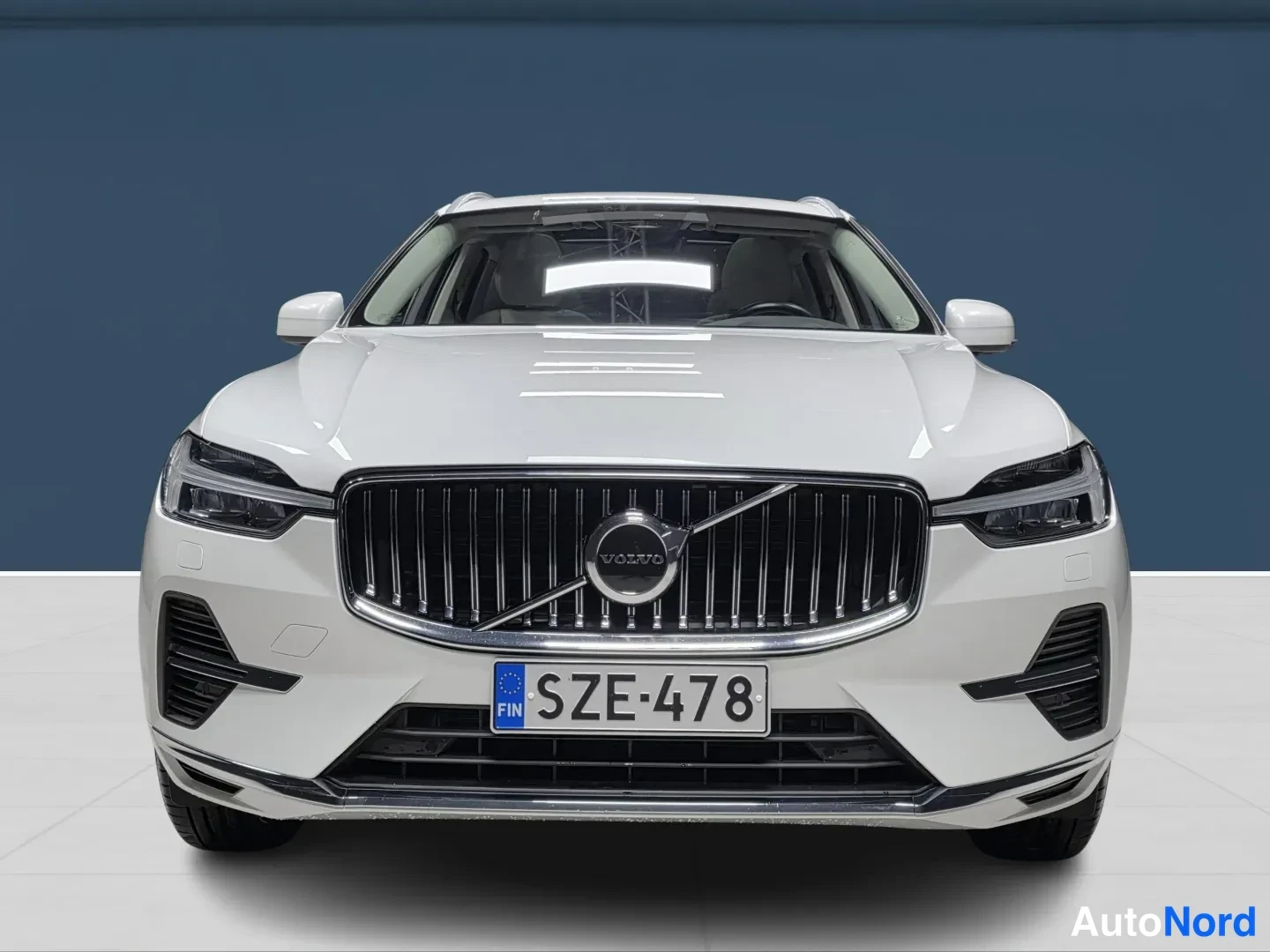 White Volvo XC60 2022, photo 14