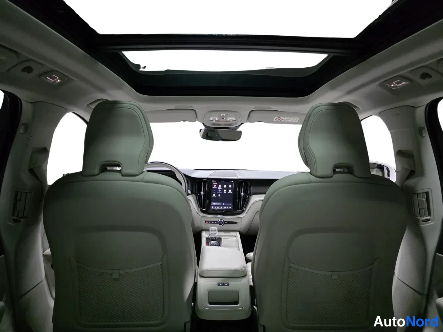 White Volvo XC60 2022, photo 11